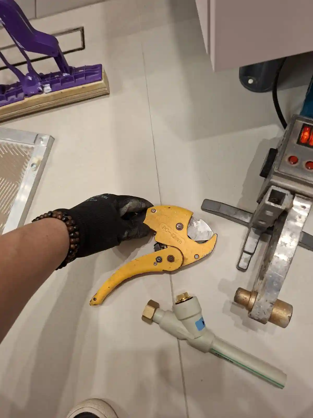 Преместване на тръби в кухня и баня