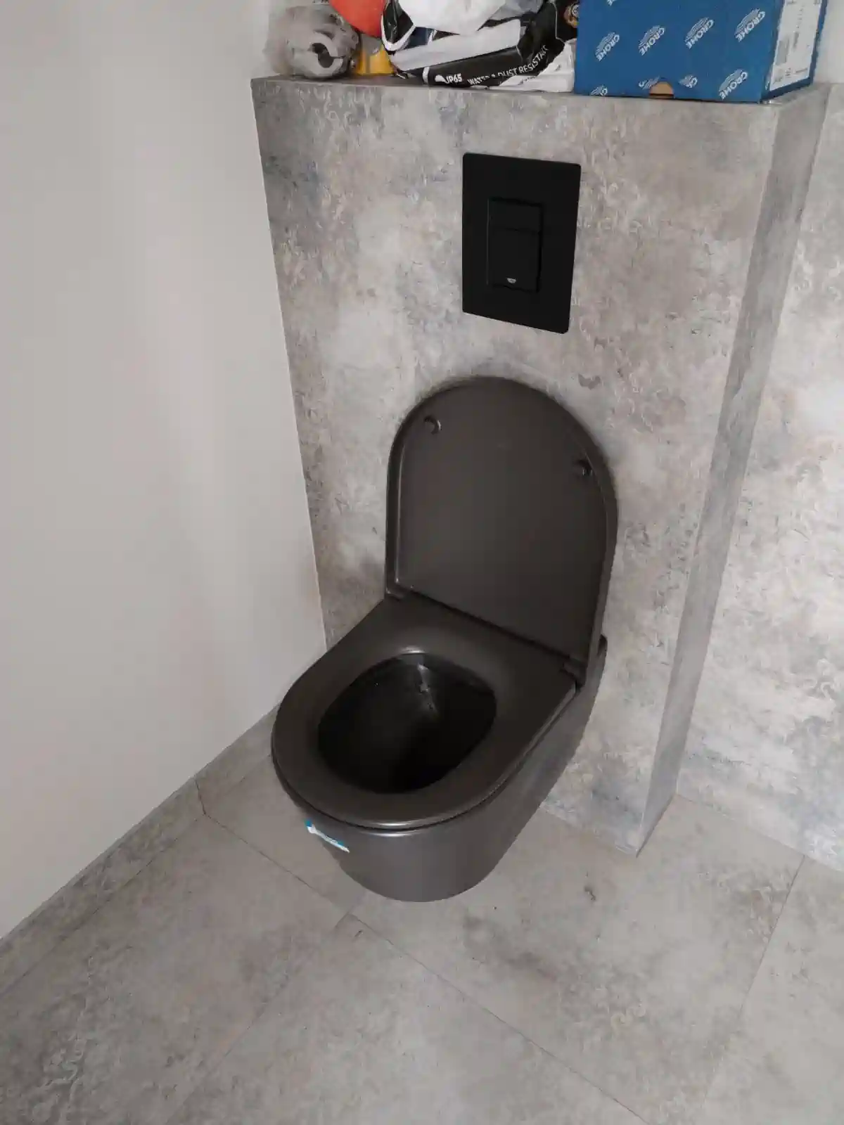 Фиксиране на тоалетна към  стената или под