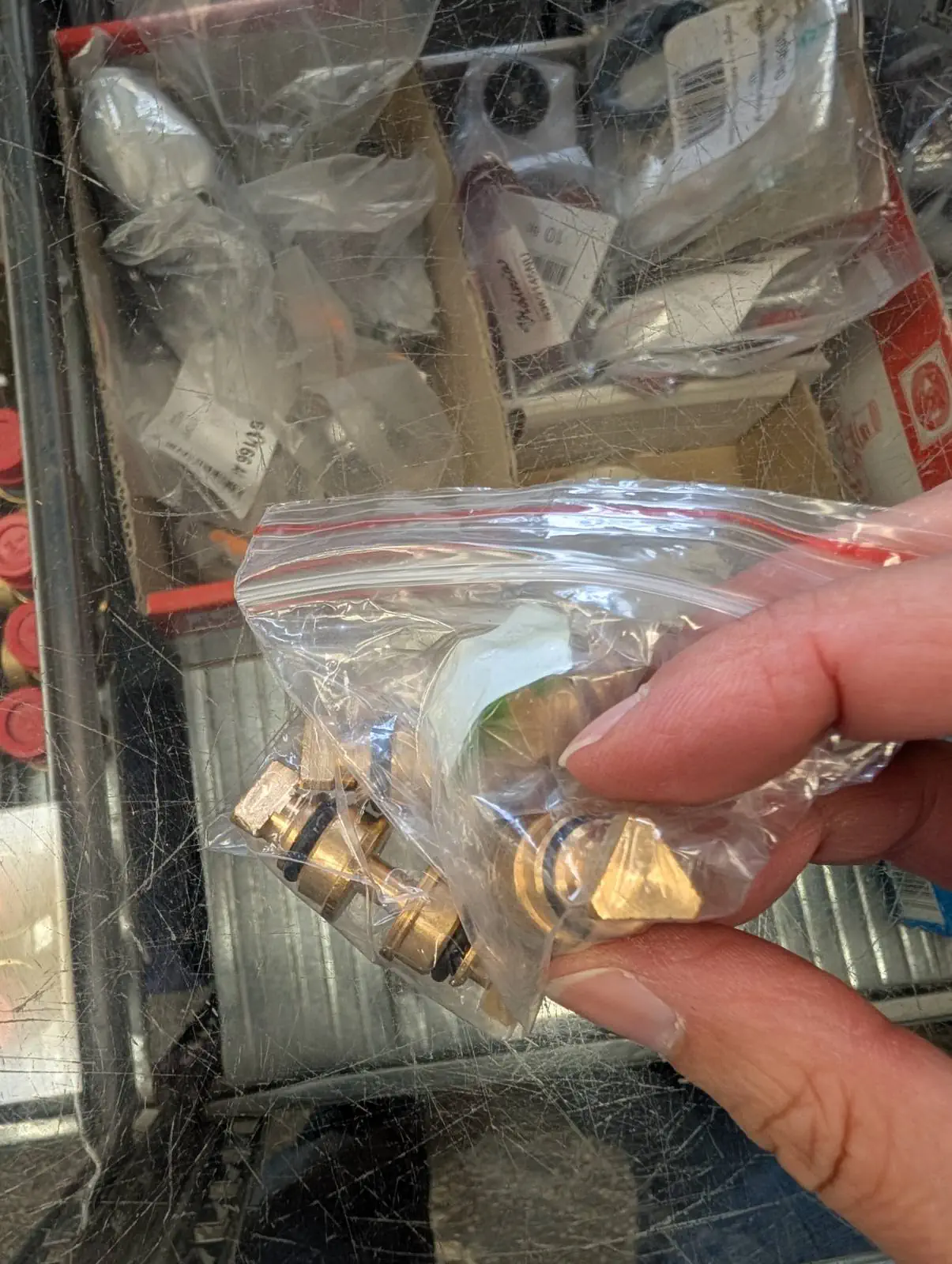 Кранче за мивка тоалетна и бойлер