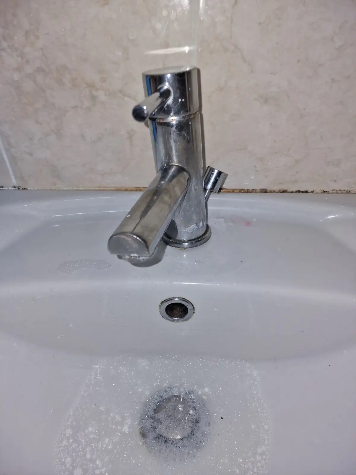 Смяна на смесител за мивка