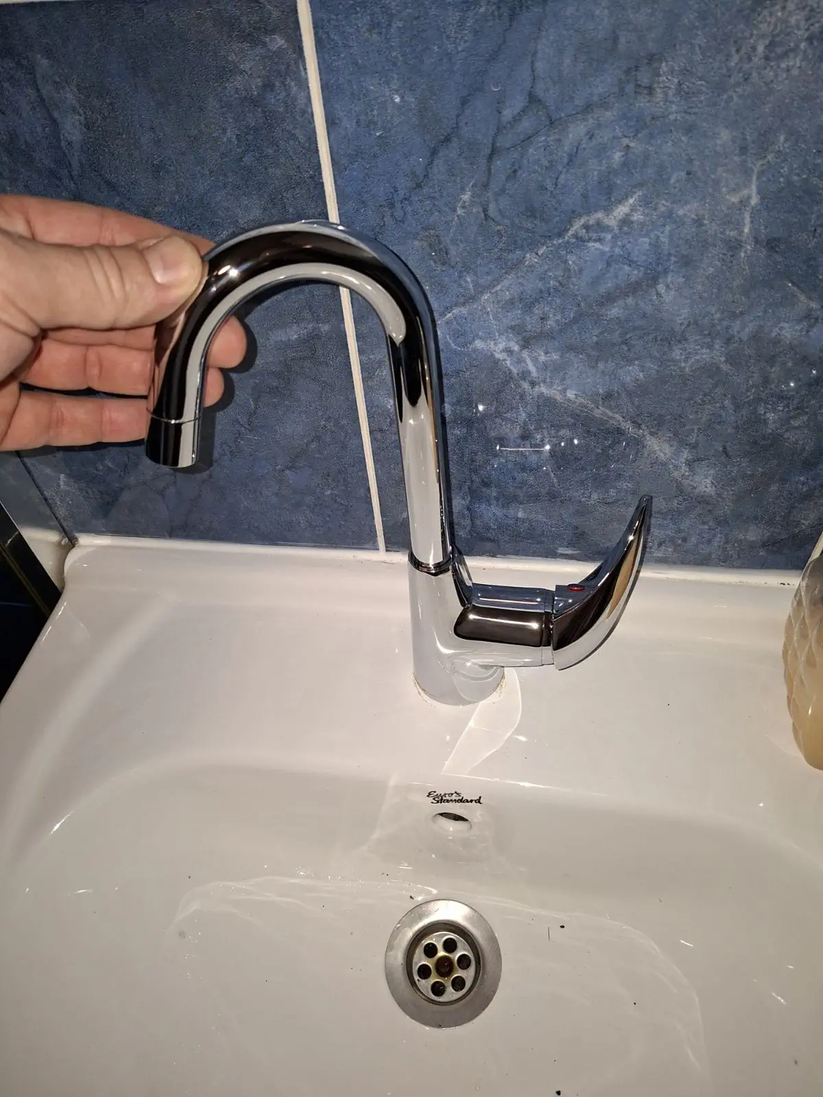 Смяна на мивка в баня